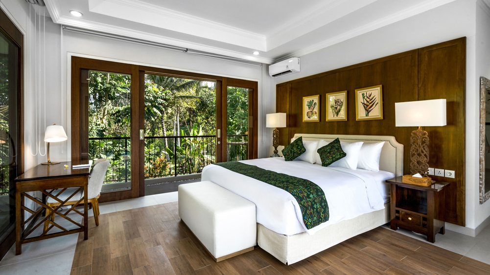 Pala Ubud - Villa Seraya B - Soothing master bedroom by the balcony